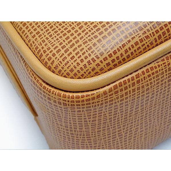 美品 ハンティングワールド レザー 斜め掛けショルダーバッグ