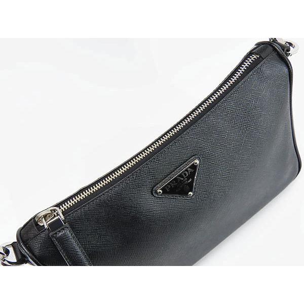 PRADA（プラダ） 未使用 サフィアーノレザー トライアングル 斜め掛け