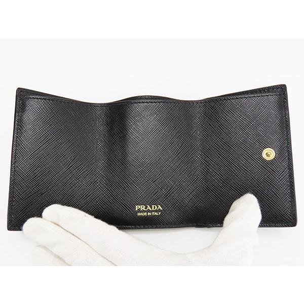 【美品】PRADA プラダ / サフィアーノメタルコンパクトウォレット ブラック PRADA（プラダ） 新古品 サフィアーノ メタル 三つ折り財布 コンパクト