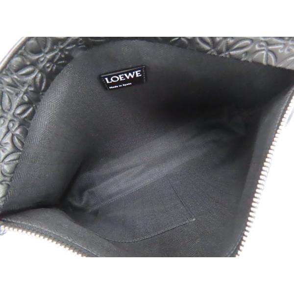 LOEWE（ロエベ） ほぼ新品 LOEWE Tポーチ リピートアナグラム フラット