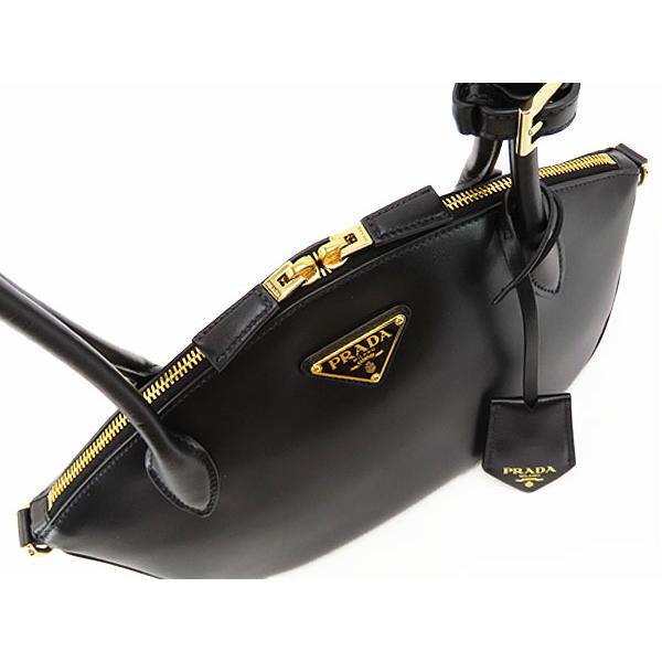 PRADA（プラダ） 激レア未使用 トライアングル シティカーフ スモール