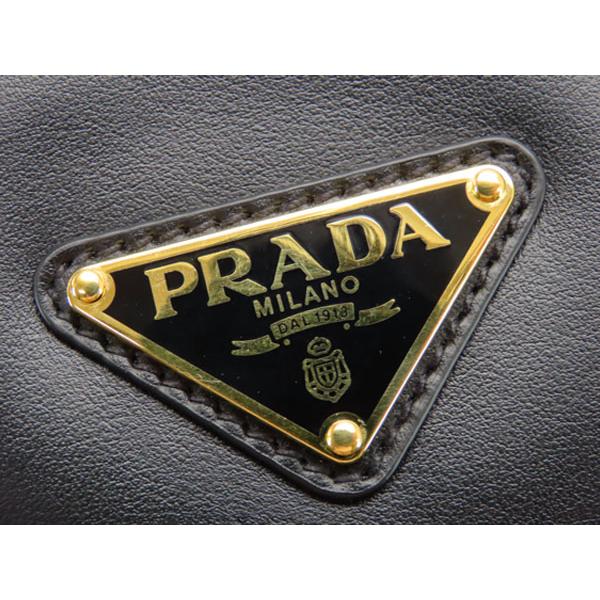 PRADA（プラダ） 激レア未使用 トライアングル シティカーフ スモール