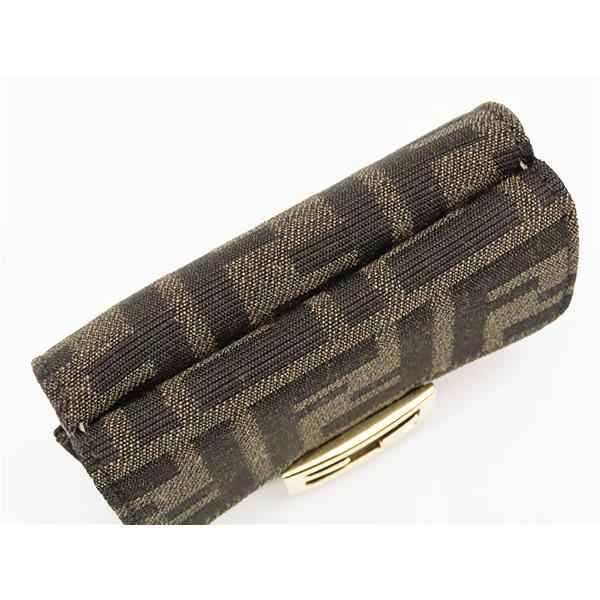 美品 FENDI フェンディ ズッカ バゲット マイクロ ブラウン ゴールド金具 キャンバス /レザー 8M0395 折り財布 コンパクトウォレット レディース 601542 【中古】 楽天市場】フェンディ バゲット マイクロ ズッカ 三つ折り財布