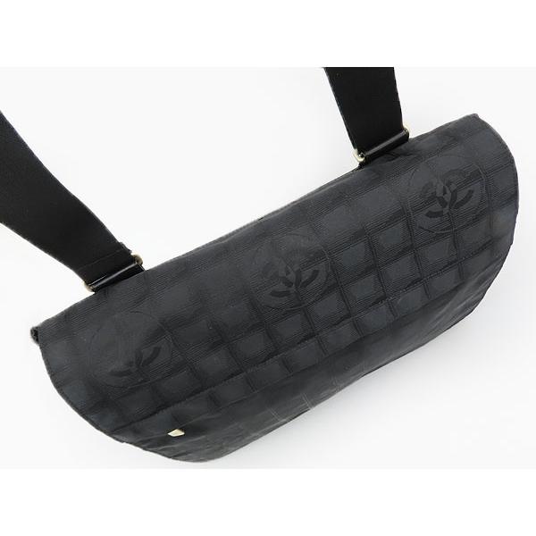 ニュートラベルライン 美品 シャネル CHANEL 斜め掛けショルダーバッグ