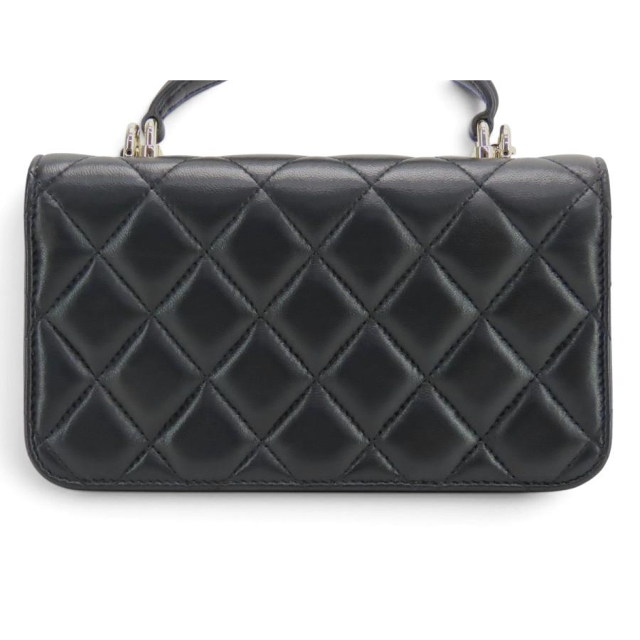 【美品】CHANEL シャネル マトラッセ CHANEL（シャネル） ほぼ新品 マトラッセ フラップ フォンケース 2WAY