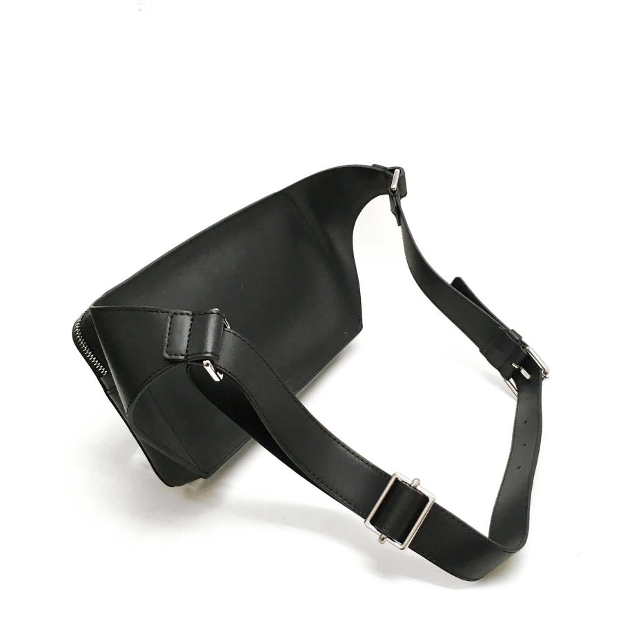 80%OFF!】 (新品) ヴァレンティノ メンズ ブラック VLTN ボディバッグ