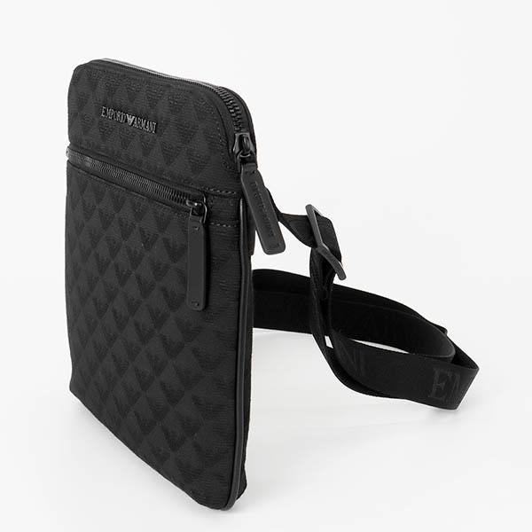 【美品】エンポリオアルマーニ メッセンジャーバッグ　ロゴ　型押し　レザー　黒 エンポリオアルマーニ ショルダーバッグ/クロスボディ