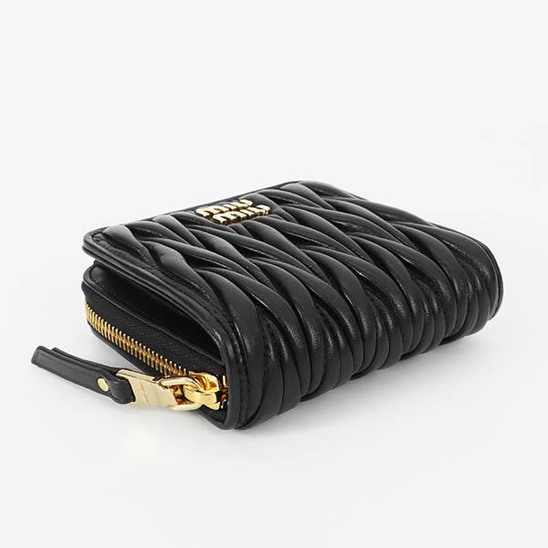 miu 《5%OFFクーポン対象》ミュウミュウ MIU 二つ折り財布 miu 《5%OFFクーポン対象》ミュウミュウ MIU 二つ折り財布