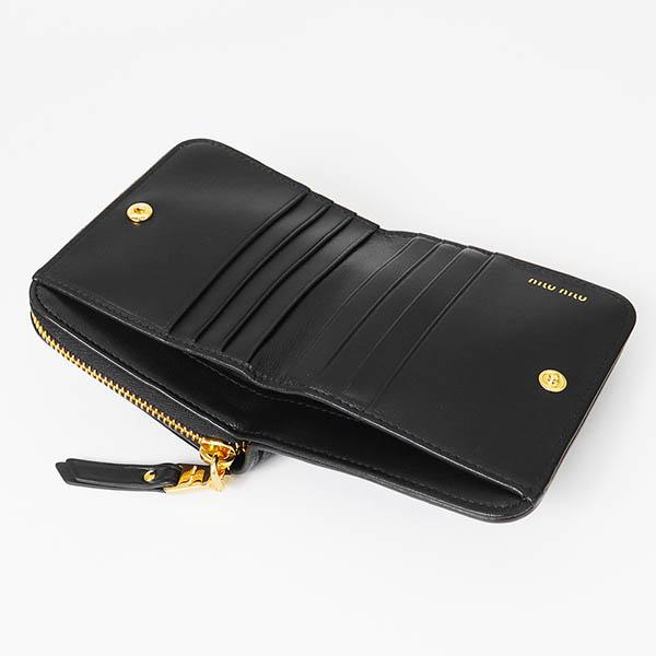 miu 《5%OFFクーポン対象》ミュウミュウ MIU 二つ折り財布 miu 《5%OFFクーポン対象》ミュウミュウ MIU 二つ折り財布