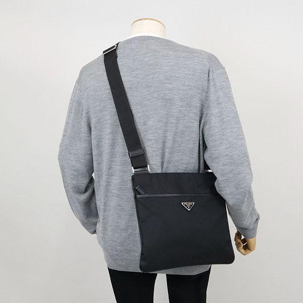 PRADA プラダ ショルダーバッグ メンズ Re-Nylon 薄型 スクエア PRADA プラダ ショルダーバッグ メンズ Re-Nylon 薄型 スクエア