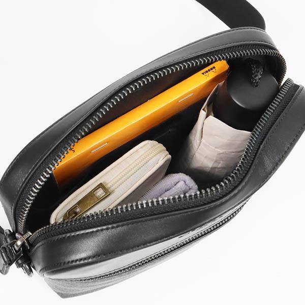 COACH コーチ ショルダーバッグ シグネチャー 縦型 ブラック系 COACH コーチ ショルダーバッグ シグネチャー 縦型 ブラック系