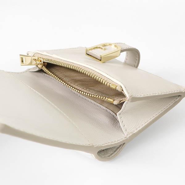 FURLA 《クーポン配布中》フルラ 二つ折り財布 レザー ホワイト FURLA 《クーポン配布中》フルラ 二つ折り財布 レザー ホワイト
