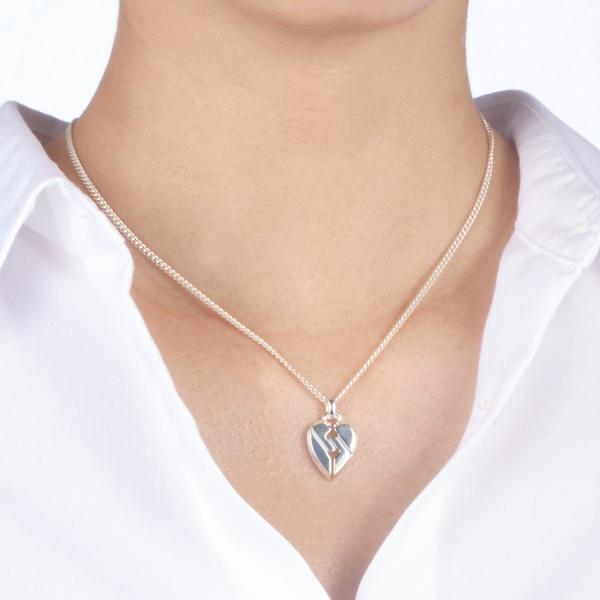 GUCCI グッチ ネックレス メンズ ノット ハート ペンダント GUCCI グッチ ネックレス メンズ ノット ハート ペンダント