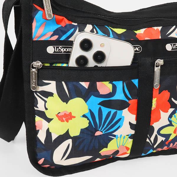 LeSportsac スヌーピー柄 ショルダーバッグ　デラックスエブリデイ　新品 スヌーピー×レスポートサックの新作コレクションが登場！夏