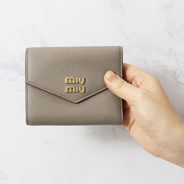 miu ミュウミュウ 折り財布 MIU レザー スクエアウォレット miu ミュウミュウ 折り財布 MIU レザー スクエアウォレット