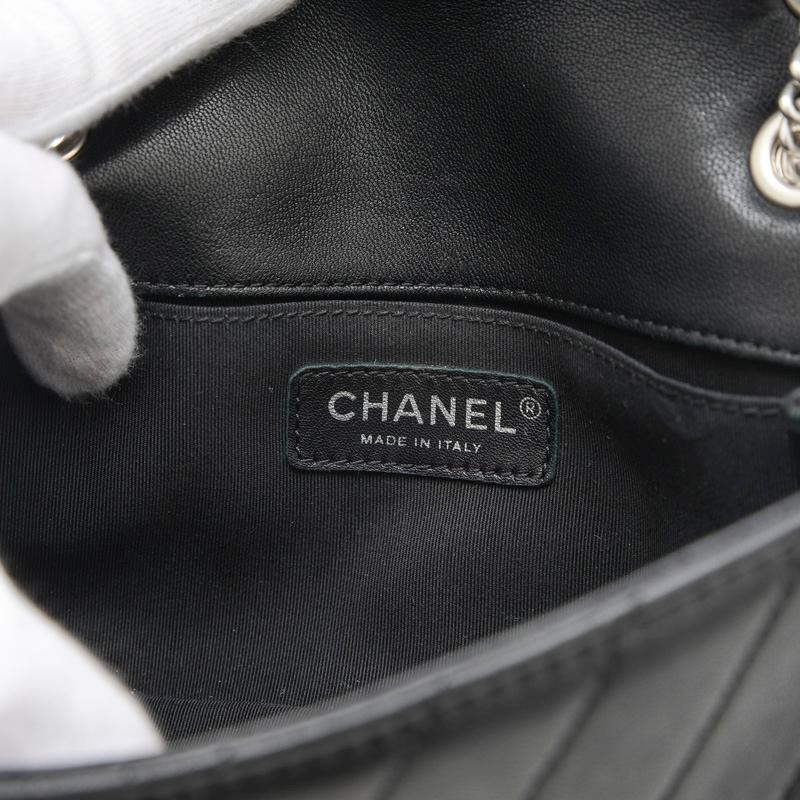 CHANEL シャネル シェブロン Vステッチ スタッズ ラムスキン ブラック  