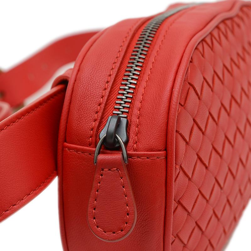 【良品】ボッテガヴェネタ ボディバッグ イントレチャート ボッテガヴェネタ ボディバッグ イントレチャート レザー ブラック