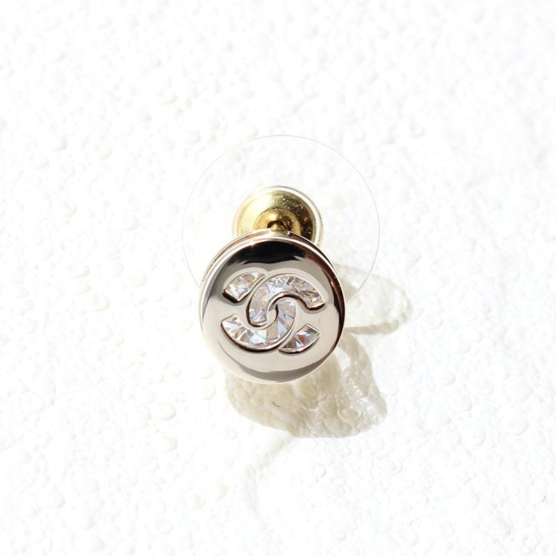 CHANEL シャネル ピアス CCマーク メタル&ストラス ライン CHANEL シャネル ピアス CCマーク メタル&ストラス ライン
