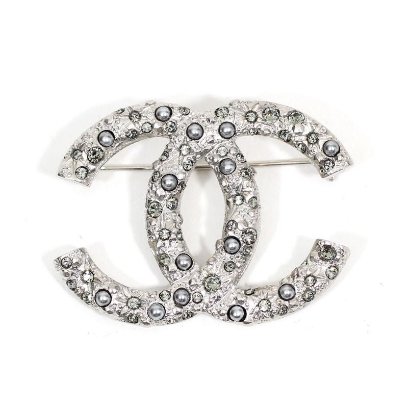シャネル CHANEL ブローチ メタル ストラス ラインストーン コスチュームパール CCマーク 2019年クラシックコレクション新作 シルバー  ガンメタル クリスタル :19-0069:BRAND SHOP Cantabile - 通販 - Yahoo!ショッピング