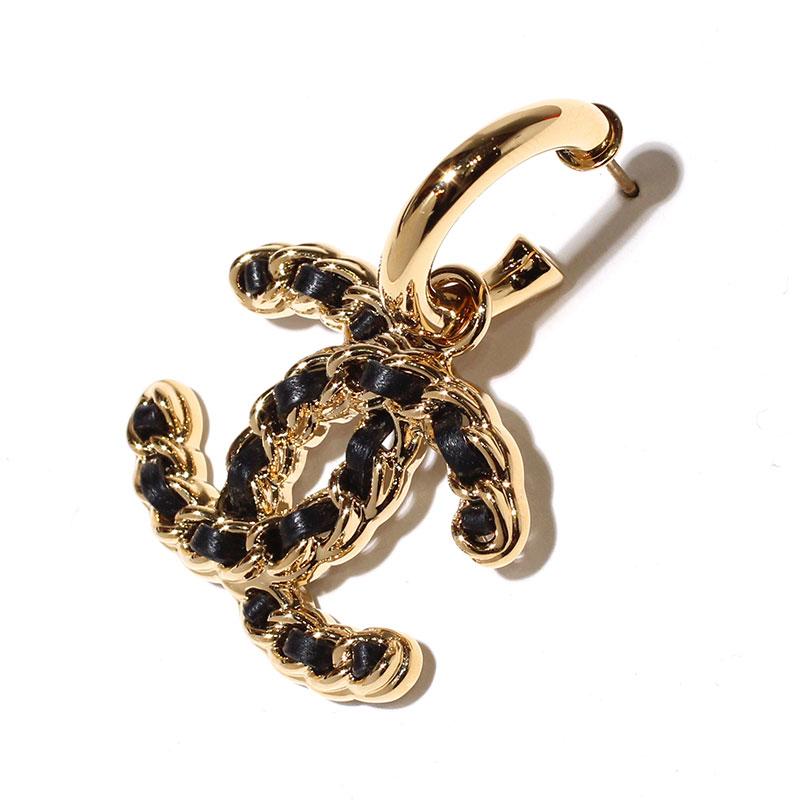 CHANEL シャネル ピアス フープ CCマーク メタル&ラムスキン CHANEL シャネル ピアス フープ CCマーク メタル&ラムスキン