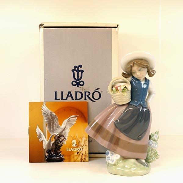 LLADRO リヤドロ 甘い花の香り 少女 帽子 かご 陶器 人形 置物 LLADRO リヤドロ 甘い花の香り 少女 帽子 かご 陶器 人形 置物