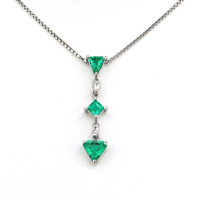 Pt850/900☆プラチナ ネックレス エメラルド1.000ct 5月 3粒 
