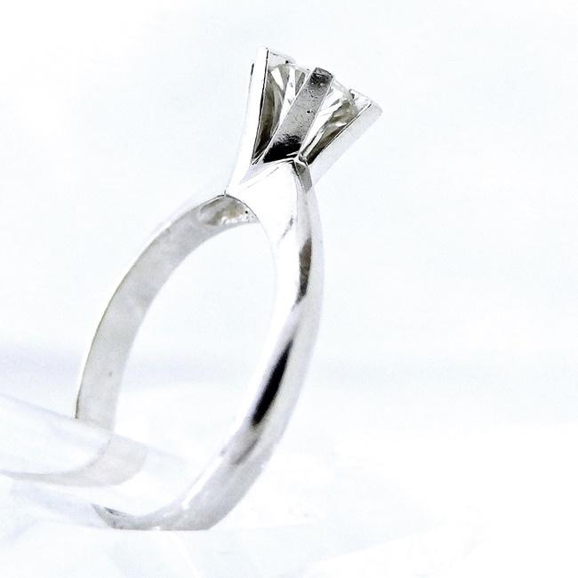 Pt900 ☆立爪リング 指輪 ◇ダイヤモンド0.32ct 4月誕生石 ○9.5号  