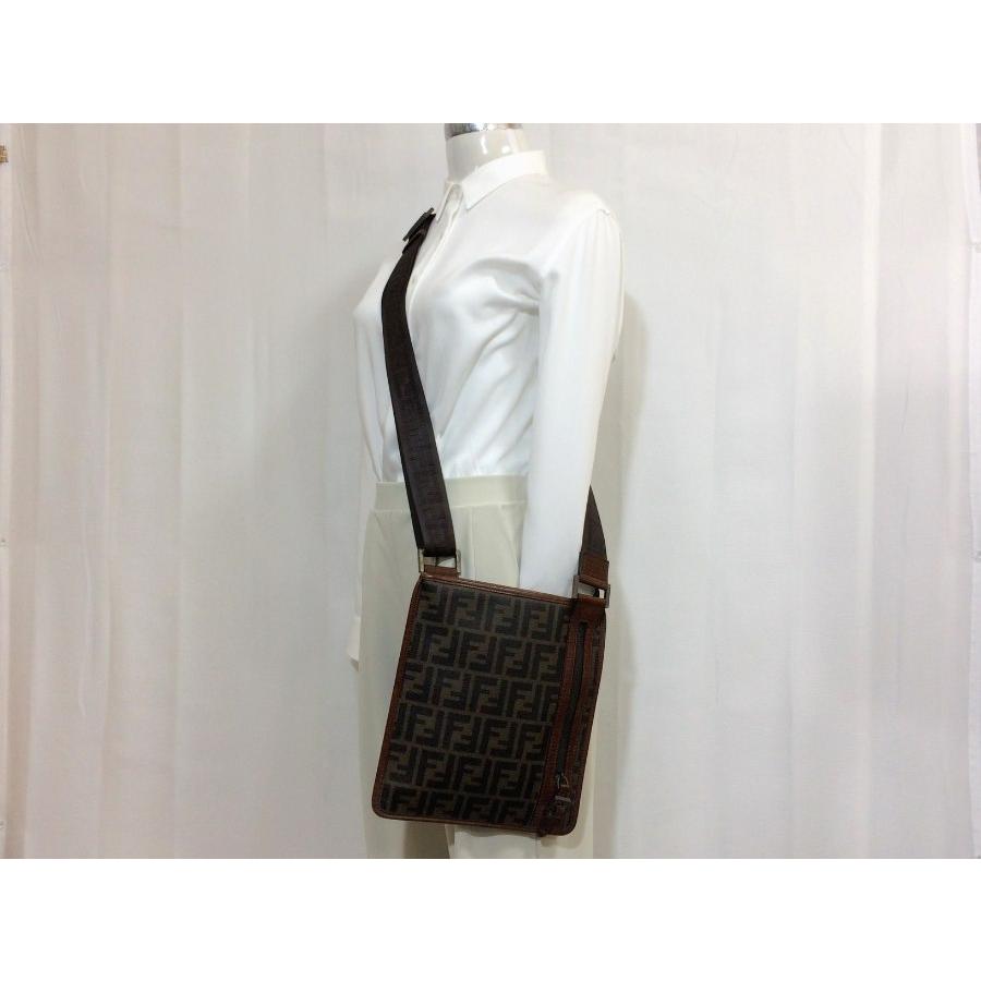 FENDI フェンディ ショルダーバッグ サコッシュ ズッカ柄 FENDI フェンディ ショルダーバッグ サコッシュ ズッカ柄