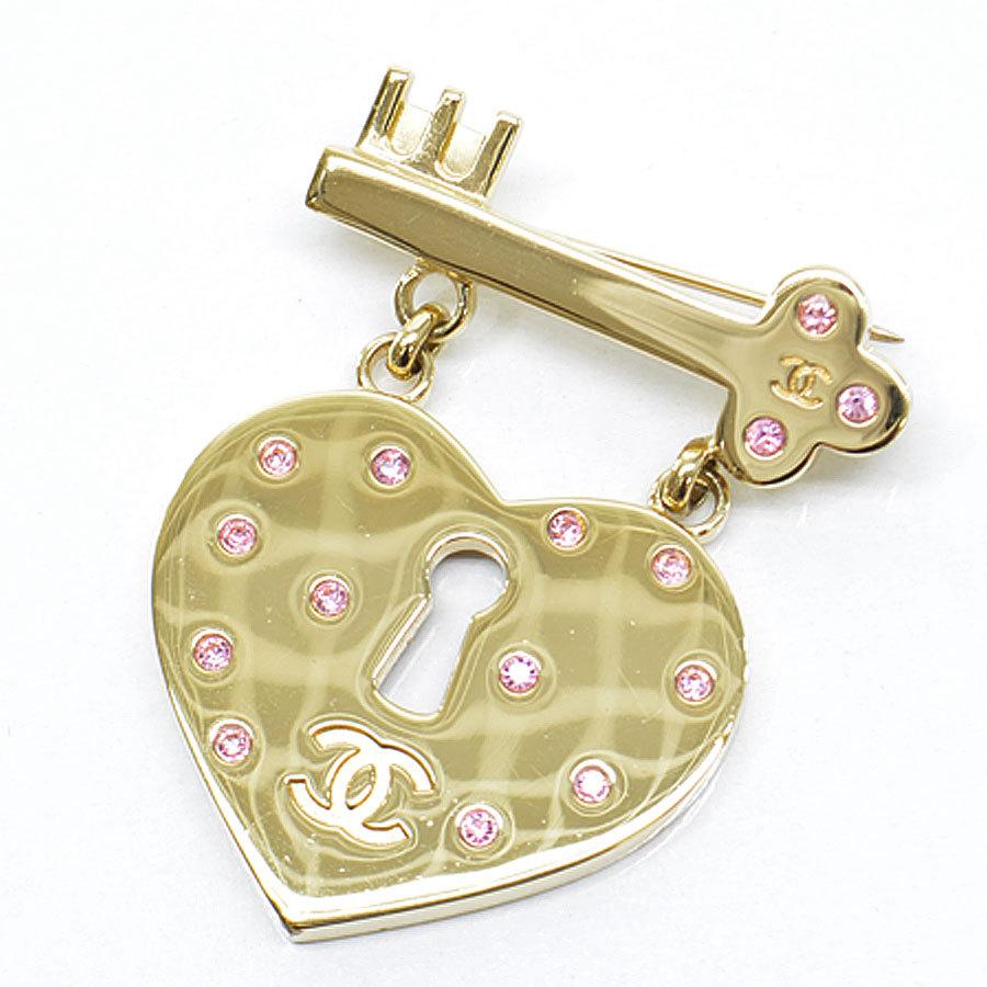 最低値 のシャネル 金属素材ｘラインストーン f シャネル Chanel ブローチ ハートロック ハートロック キー 金属素材ｘラインストーン ファッション ゴールドｘピンク 定番人気 f ブランドバリュー 純正通販