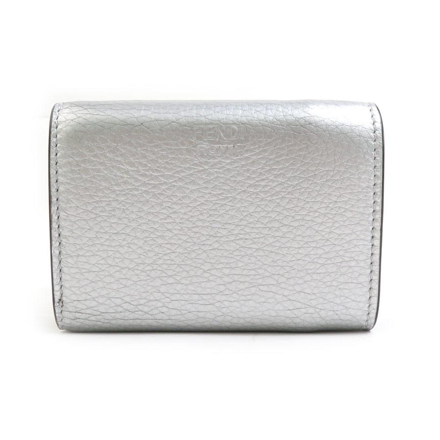 ★3日以内返品可★ 美品 FENDI フェンディ ピーカブー カーフレザー 三つ折り財布 8M0426 三つ折り財布 グレージュ シルバー レザー カーフレザー レディース FENDI（フェンディ） 三つ折り財布 ピーカブー レザー シルバー