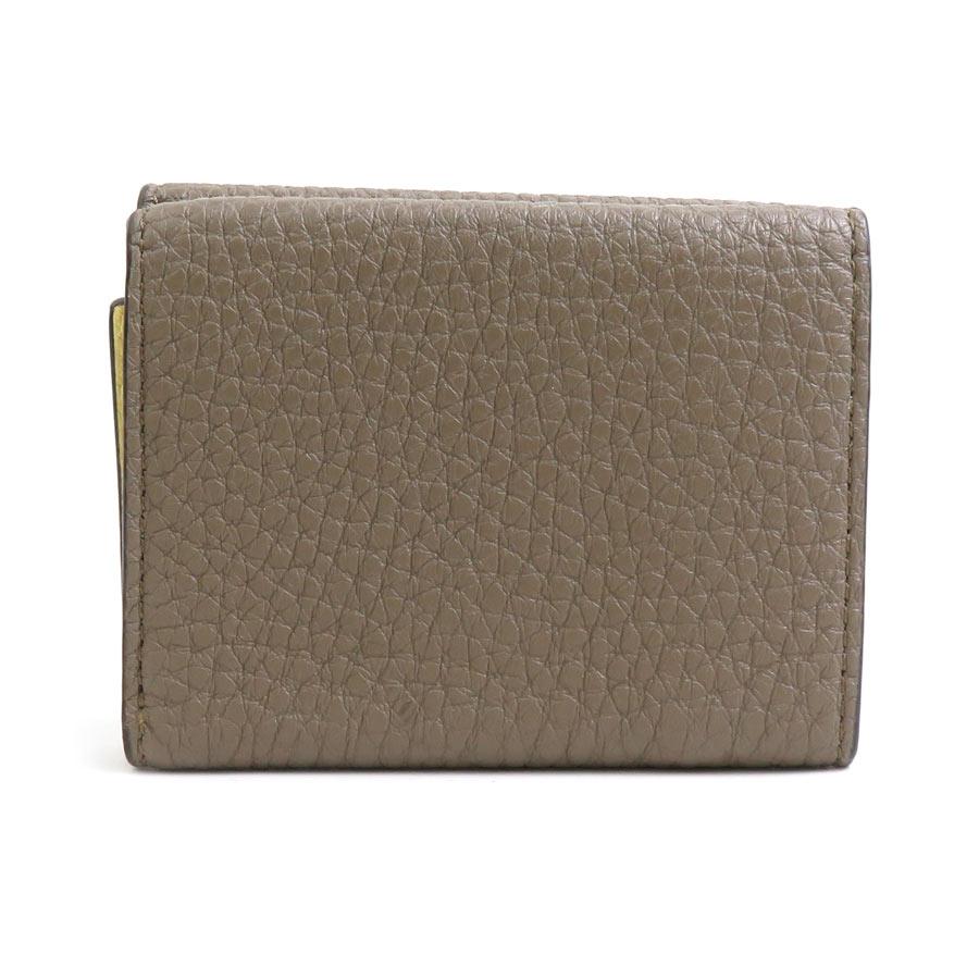 FENDI（フェンディ） 三つ折り財布 レザー カーキブラウン : ブランド