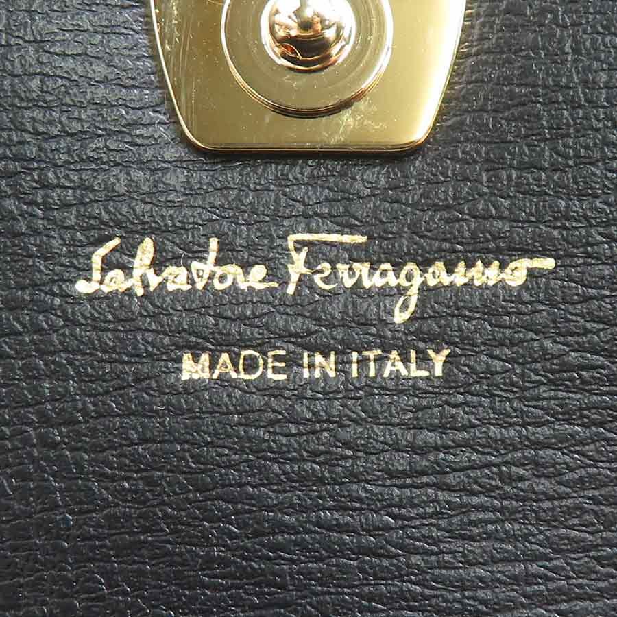 サルヴァトーレフェラガモ Salvatore Ferragamo 長財布 ヴァラリボン
