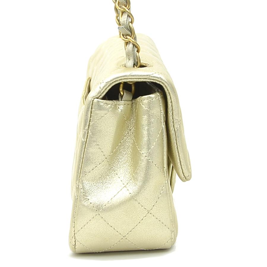 CHANEL（シャネル） ショルダーバッグ レザー ゴールド : ブランド