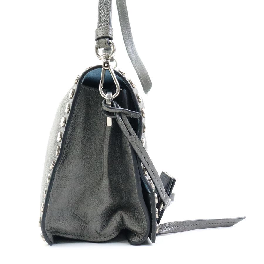 PRADA（プラダ） ショルダーバッグ 斜め掛けショルダーバッグ レザー