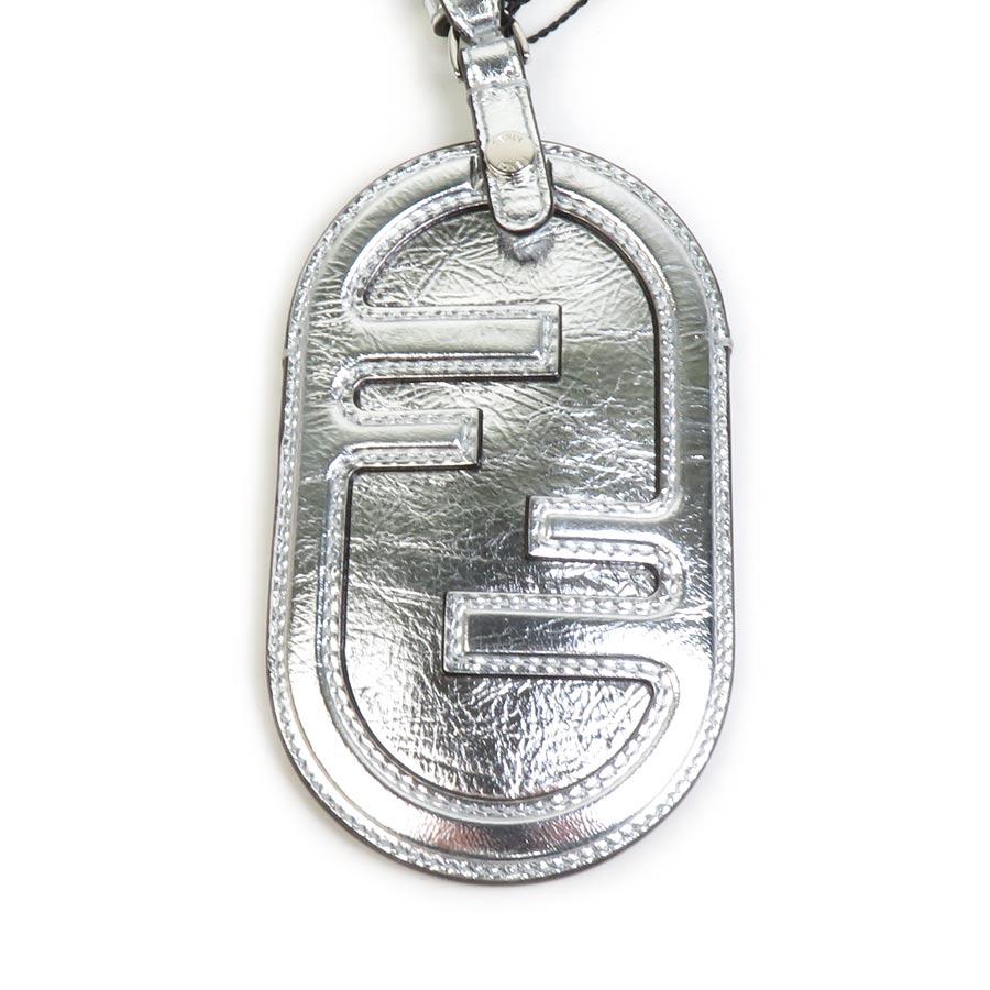 FENDI フェンディ バッジホルダー レザー シルバー : ブランド FENDI フェンディ バッジホルダー レザー シルバー : ブランド