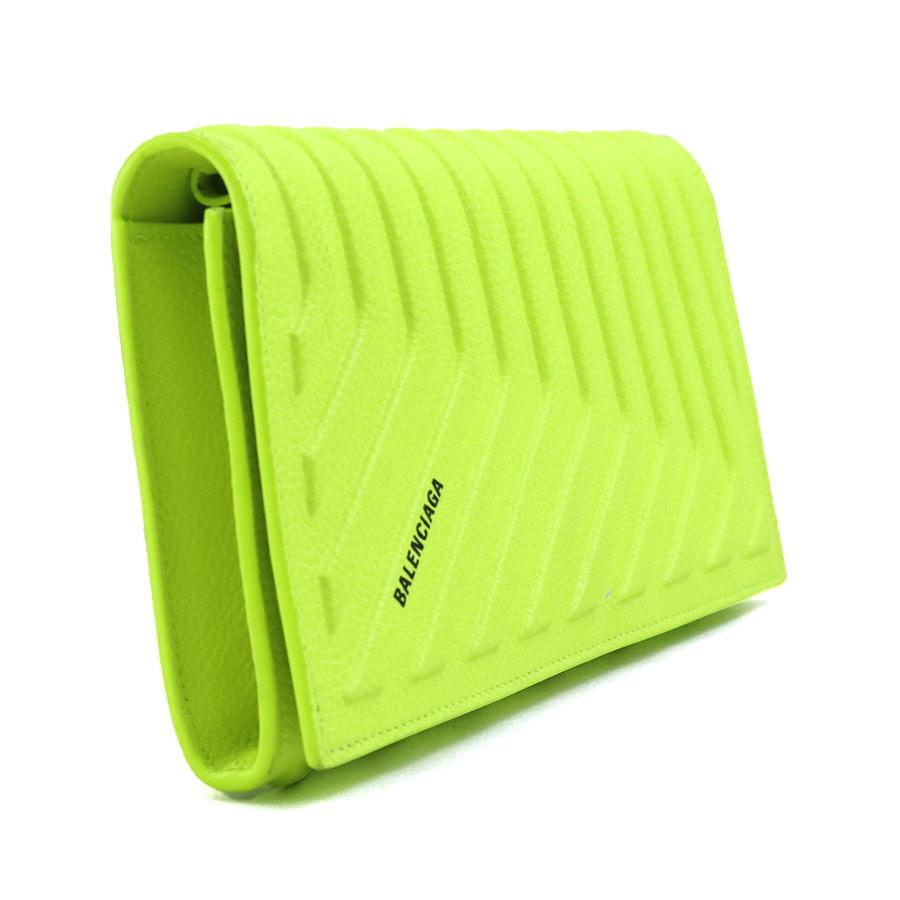 未使用　バレンシアガ ショルダーバッグ カー フラップ レザー ネオンイエロー 未使用 バレンシアガ ショルダーバッグ カー フラップ レザー ネオン