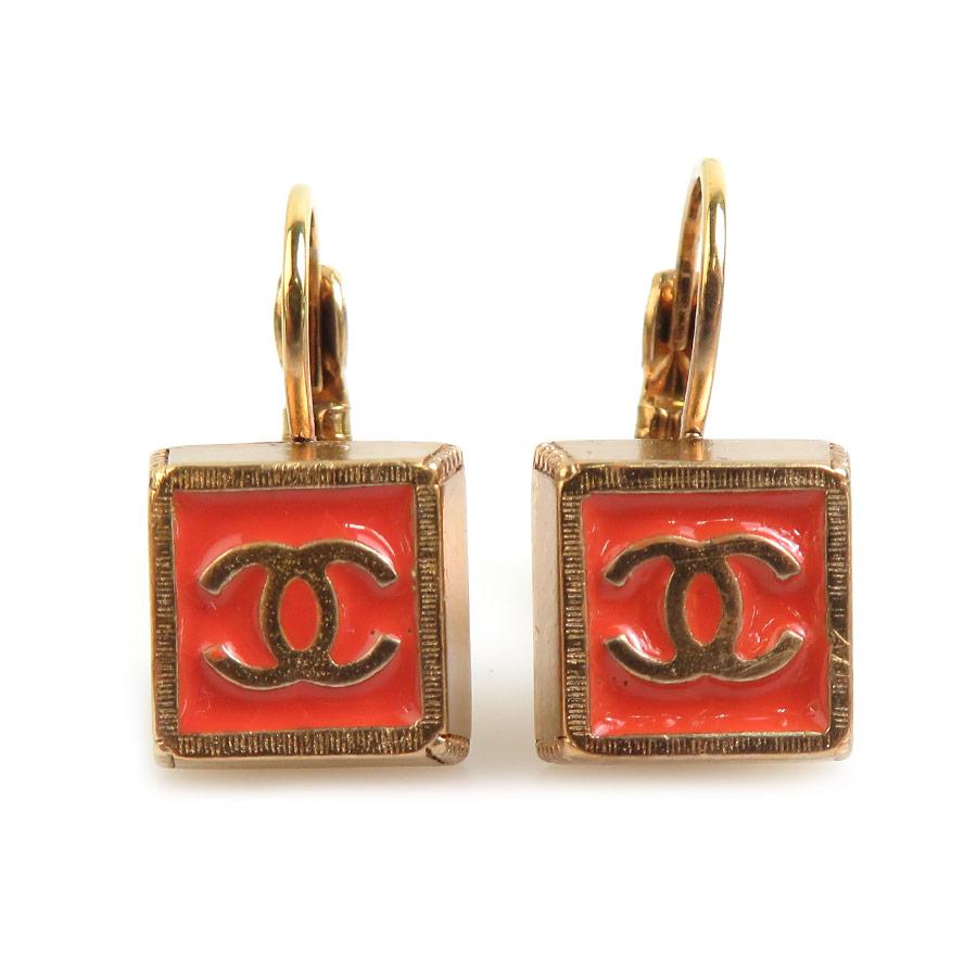 CHANEL シャネル ピアス ココマーク メタル/エナメル ゴールド CHANEL シャネル ピアス ココマーク メタル/エナメル ゴールド