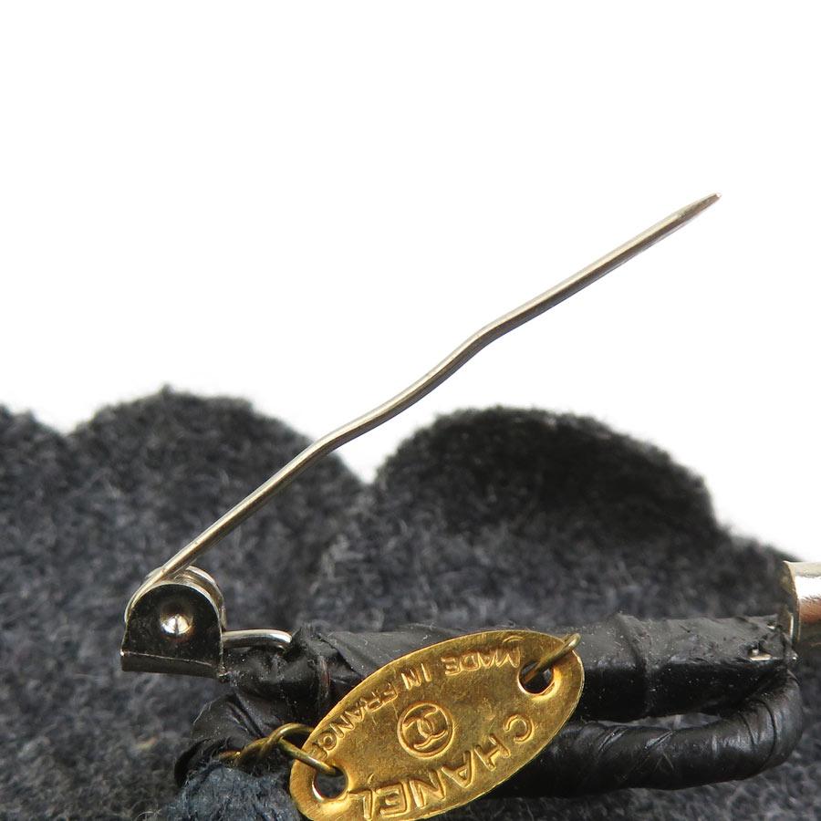 CHANEL（シャネル） ブローチ コサージュ カメリア フェルト グレー
