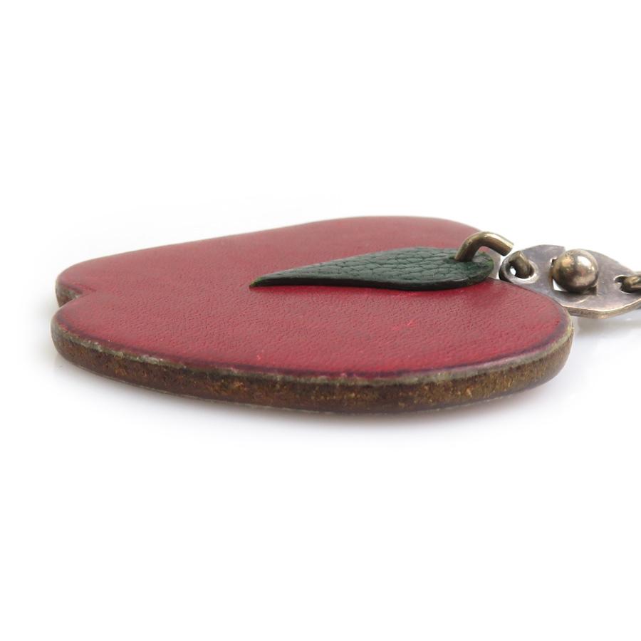 エルメス HERMES チャーム フルーツモチーフ アップル レザー/メタル ダークレッド/シルバー レディース 送料無料【中古】 e61716 HERMES（エルメス） チャーム フルーツモチーフ アップル レザー