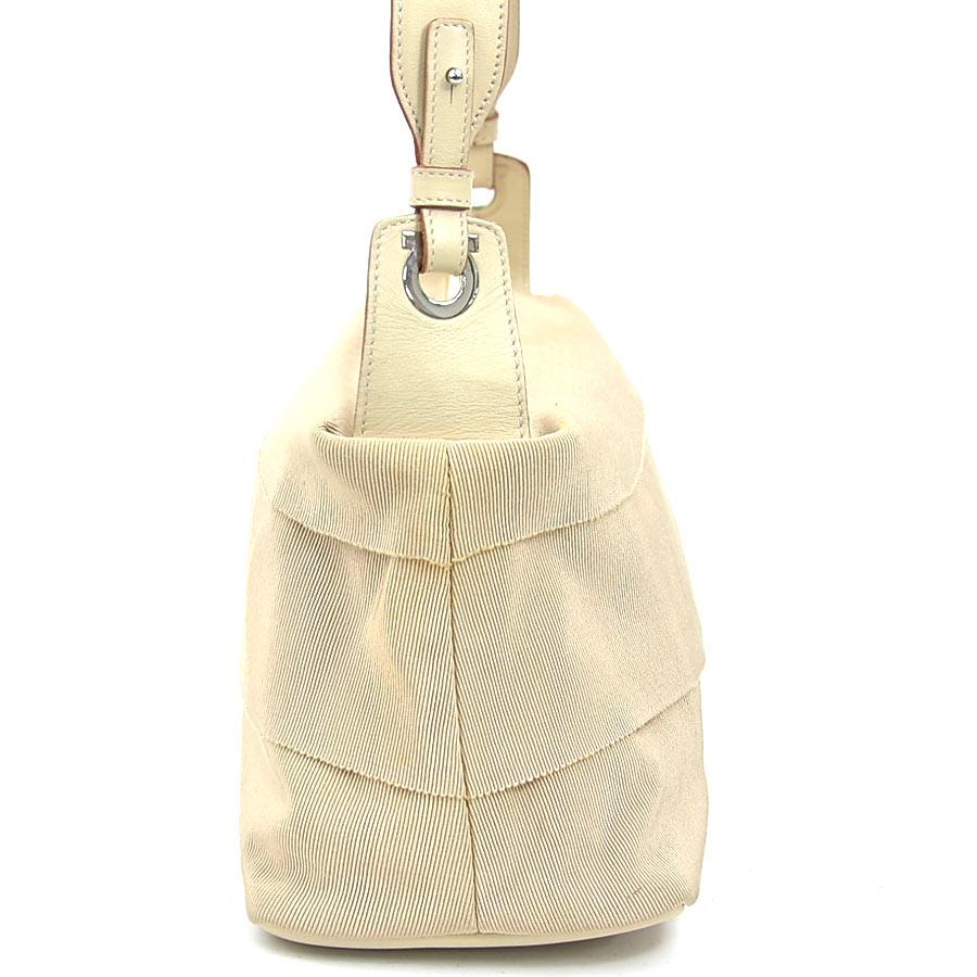 Salvatore Ferragamo サルヴァトーレ フェラガモ ガンチーニ柄 ショルダーバッグ レザー キャンバス ベージュ サルヴァトーレフェラガモ Salvatore Ferragamo ショルダーバッグ
