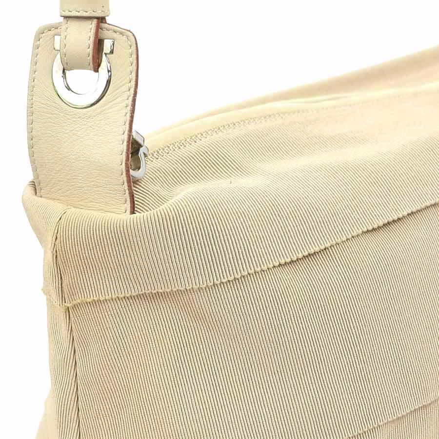 サルヴァトーレフェラガモ Salvatore Ferragamo ショルダーバッグ