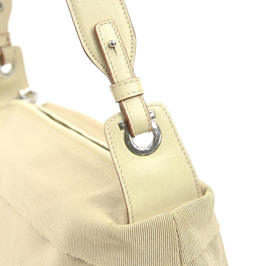 サルヴァトーレフェラガモ Salvatore Ferragamo ショルダーバッグ