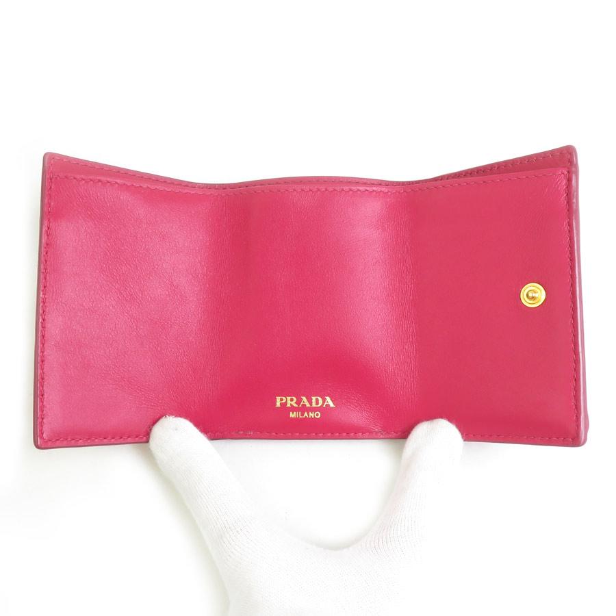 PRADA（プラダ） 三つ折り財布 レザー マゼン : ブランドバリュー