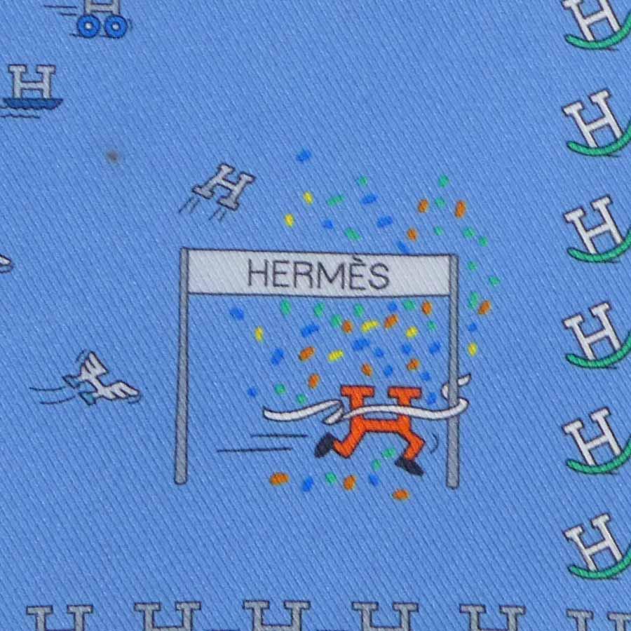 【新品】エルメス　HERMES 　スカーフ　プチカレ　H柄 HERMES（エルメス） スカーフ プチカレ シルク ブルー/ホワイト/グレー