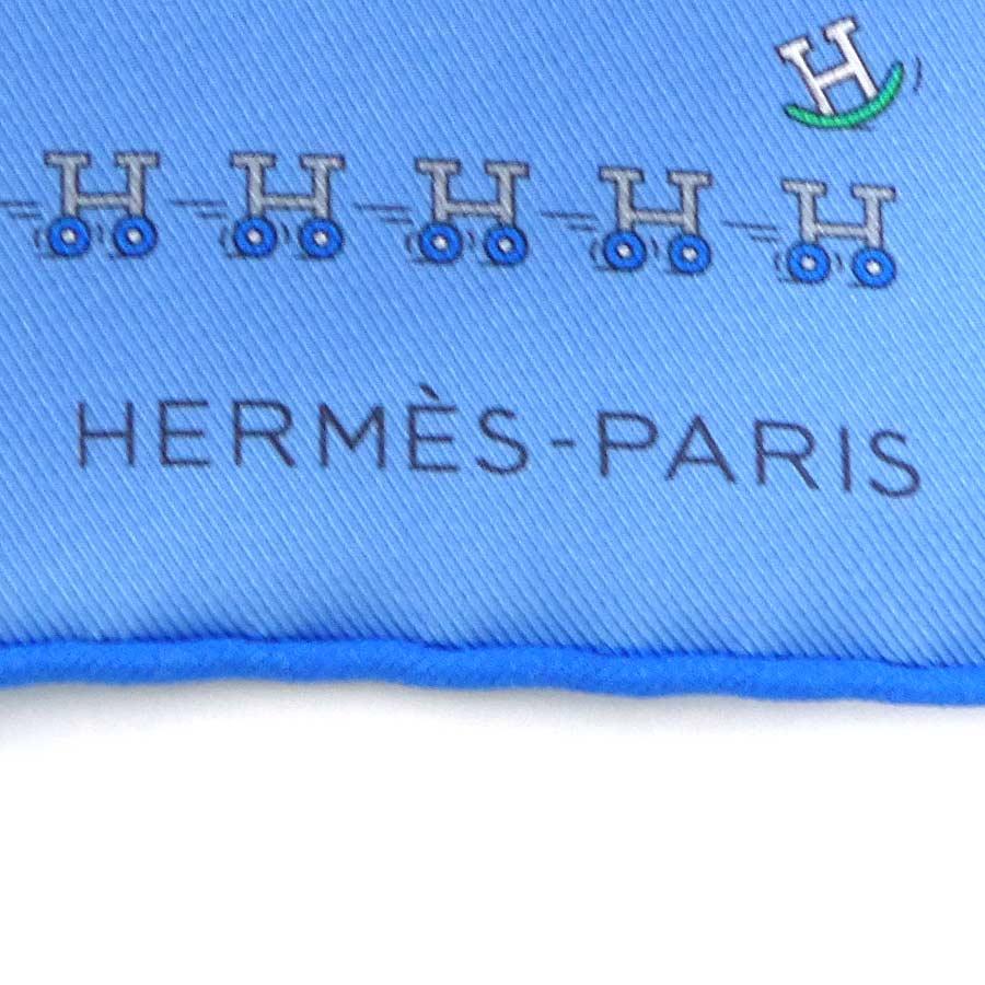 【新品】エルメス　HERMES 　スカーフ　プチカレ　H柄 HERMES（エルメス） スカーフ プチカレ シルク ブルー/ホワイト/グレー