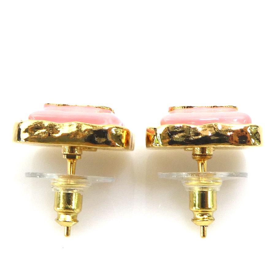【CHANEL】ロゴピアス コーラルピンク 片耳 CHANEL（シャネル） ピアス ココマーク メタル/エナメル ゴールド