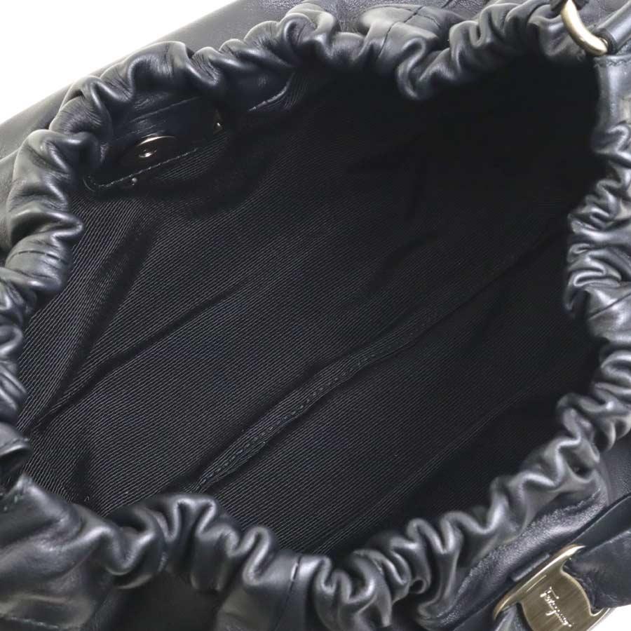 サルヴァトーレフェラガモ Salvatore Ferragamo ショルダーバッグ