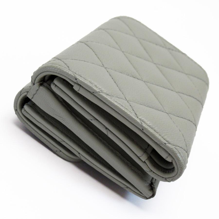 CHANEL シャネル 三つ折り財布 マトラッセ ラムスキン ライト CHANEL シャネル 三つ折り財布 マトラッセ ラムスキン ライト