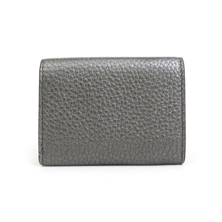 なる FENDI グレー レザー 三つ折り財布 付属品付き FENDI（フェンディ） 三つ折り財布 レザー メタリックグレー