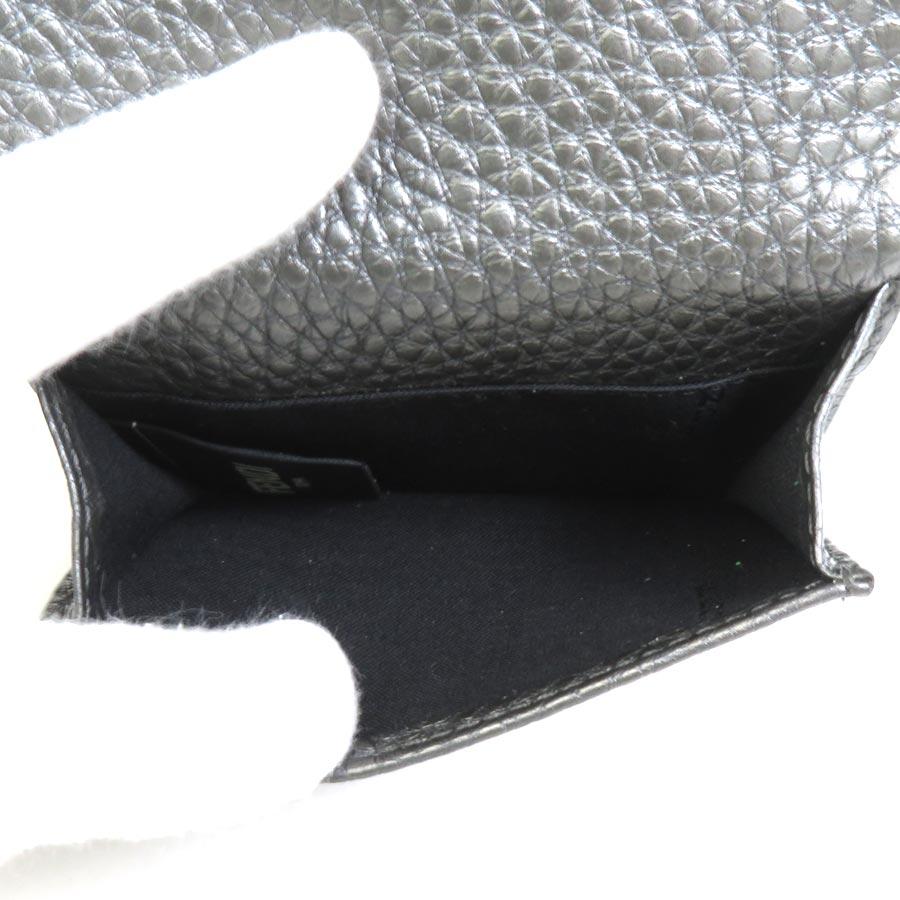 なる FENDI グレー レザー 三つ折り財布 付属品付き FENDI（フェンディ） 三つ折り財布 レザー メタリックグレー